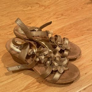 BOC champagne gold floral wedges